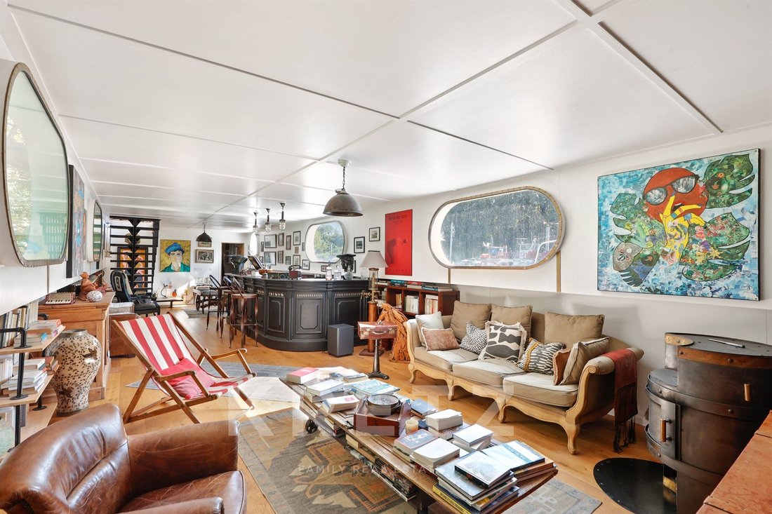 Le Port-Marly, Ile-de-France, France 3 - 18563895