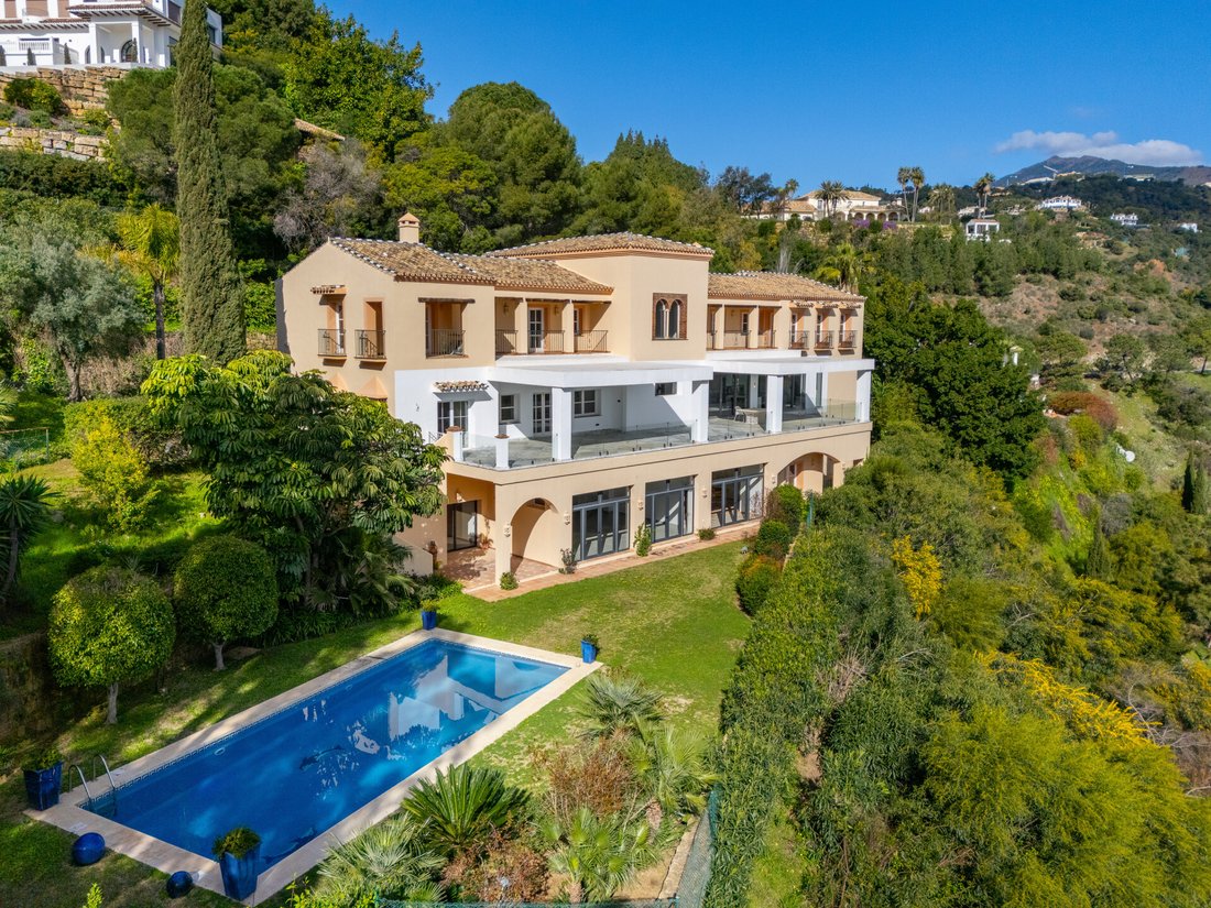 Villa in El Madroñal, Benahavis, Spain 1 - 18565192