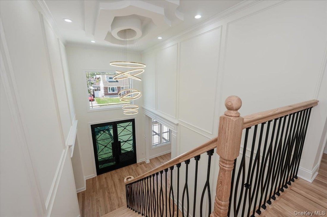 House in Elmont, New York, United States 4 - 18561300