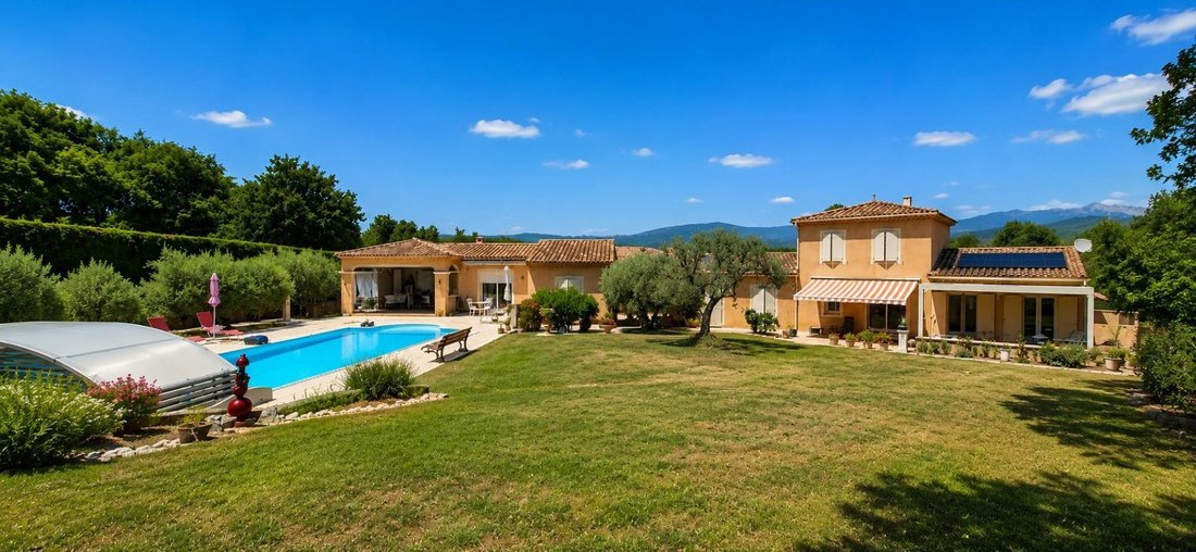 House in Malemort-du-Comtat, Provence-Alpes-Côte d'Azur, France 1 - 18343445