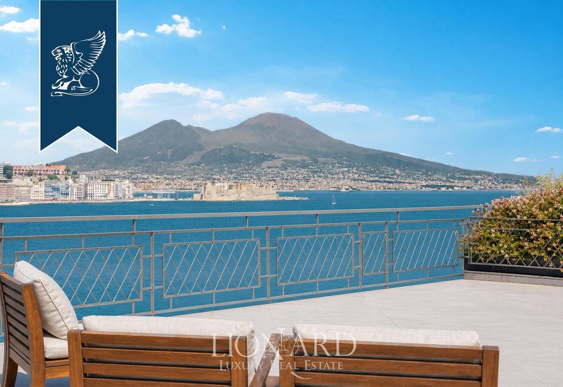 Apartment in Chiaia, Naples, Campania 3 - 18563414