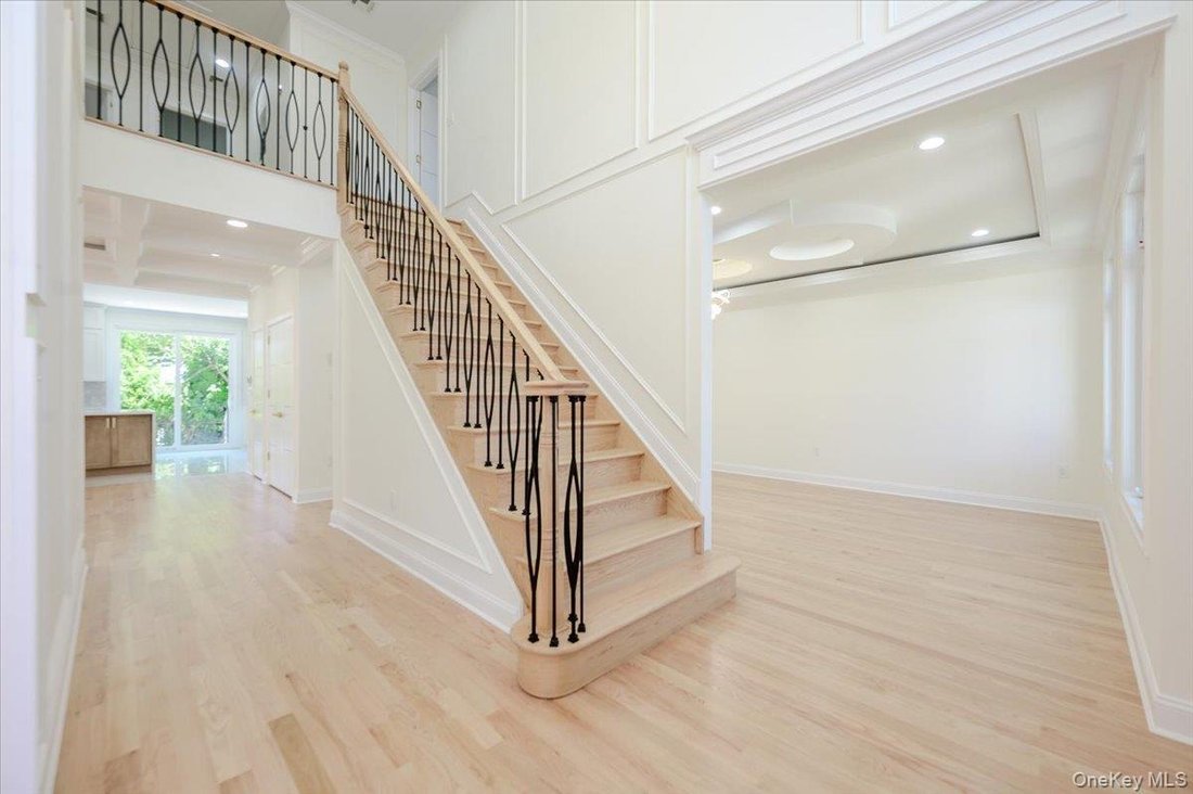 House in Elmont, New York, United States 3 - 18561300