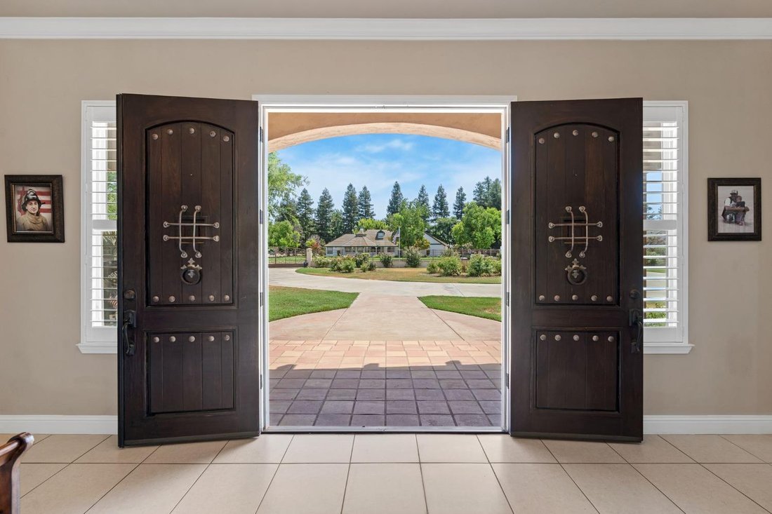 House in Sanger, California, United States 5 - 18562094