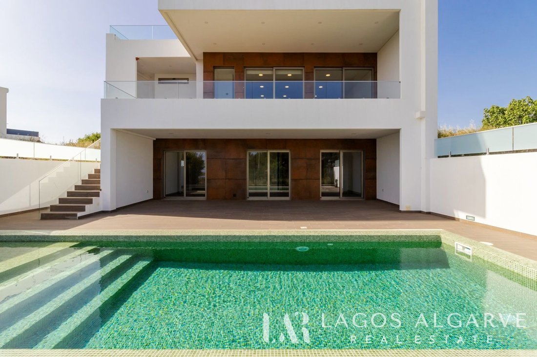 Villa in Mexilhoeira Grande, Algarve, Portugal 1 - 16202957