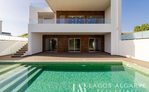 Villa in Mexilhoeira Grande, Algarve, Portugal 1