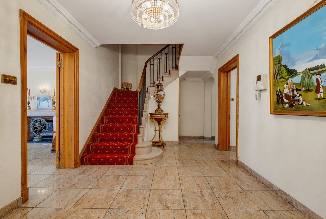 Country House in Mayfair, Westminster, England 2 - 18558242