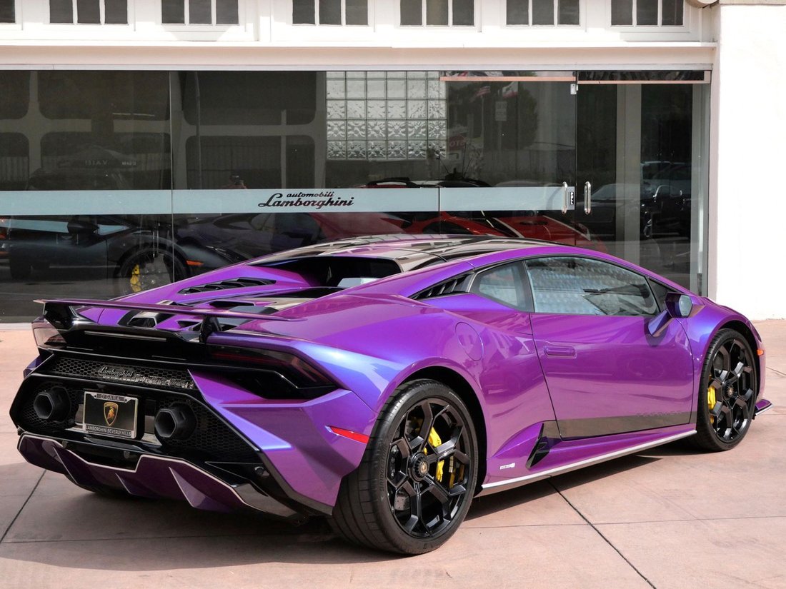 Coupe in Beverly Hills, CA, United States 3 - 18563381