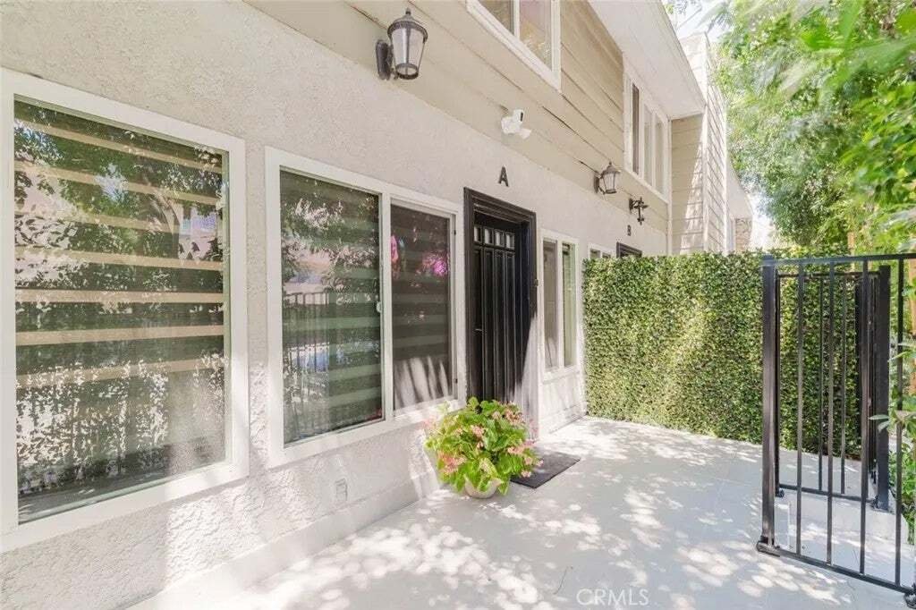 Los Angeles, California, United States 3 - 18562370