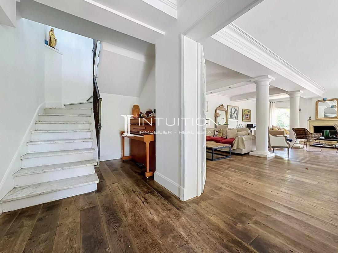 Villa in Mougins, Provence-Alpes-Côte d'Azur, France 4 - 18558092