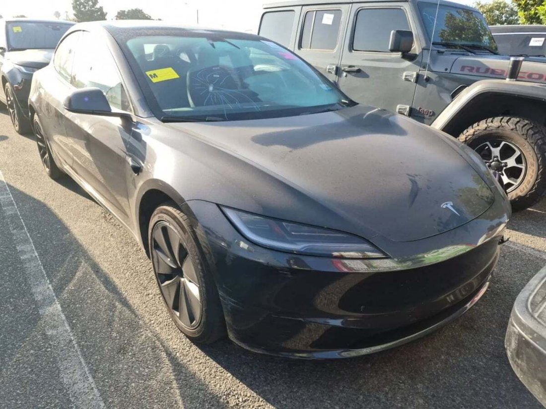 Sedan in Newport Beach, CA, United States 5 - 18565843