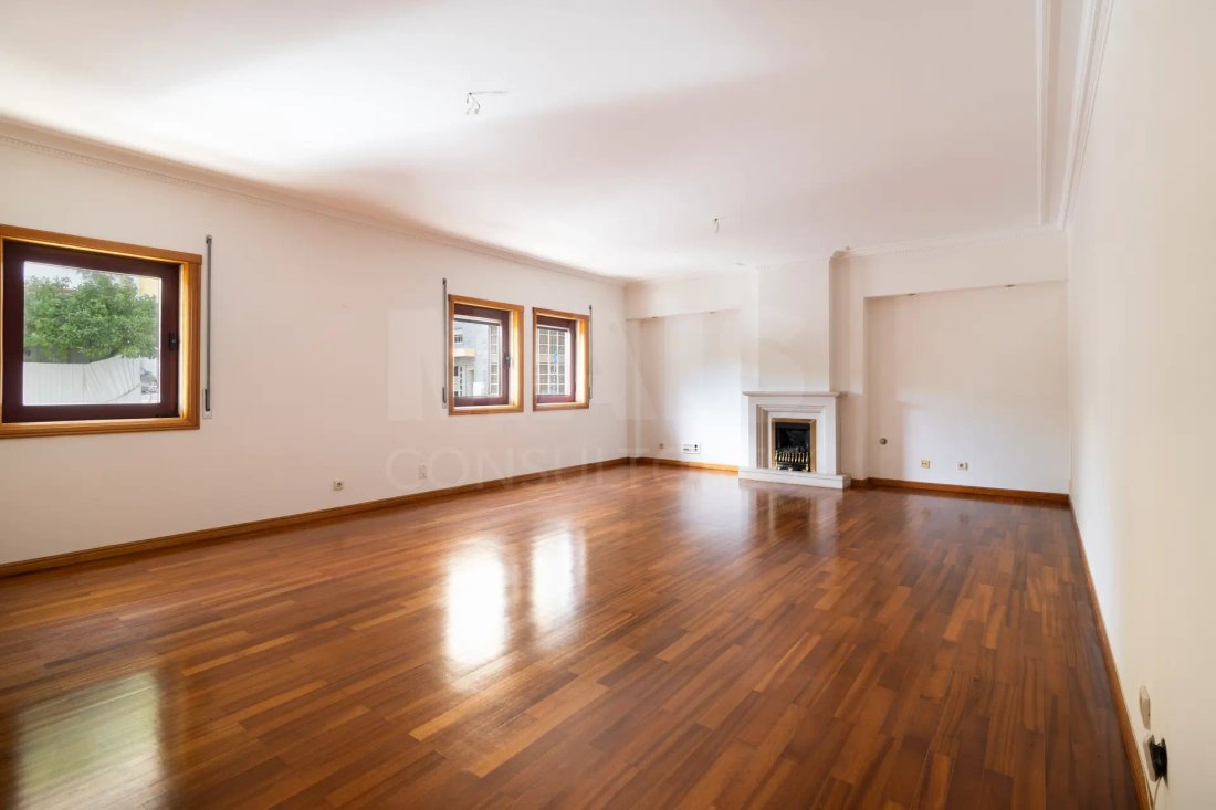 Apartment in Alges, Lisbon, Portugal 3 - 18558504