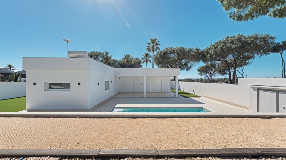 Townhouse in Chiclana de la Frontera, Andalusia, Spain 1 - 17430238