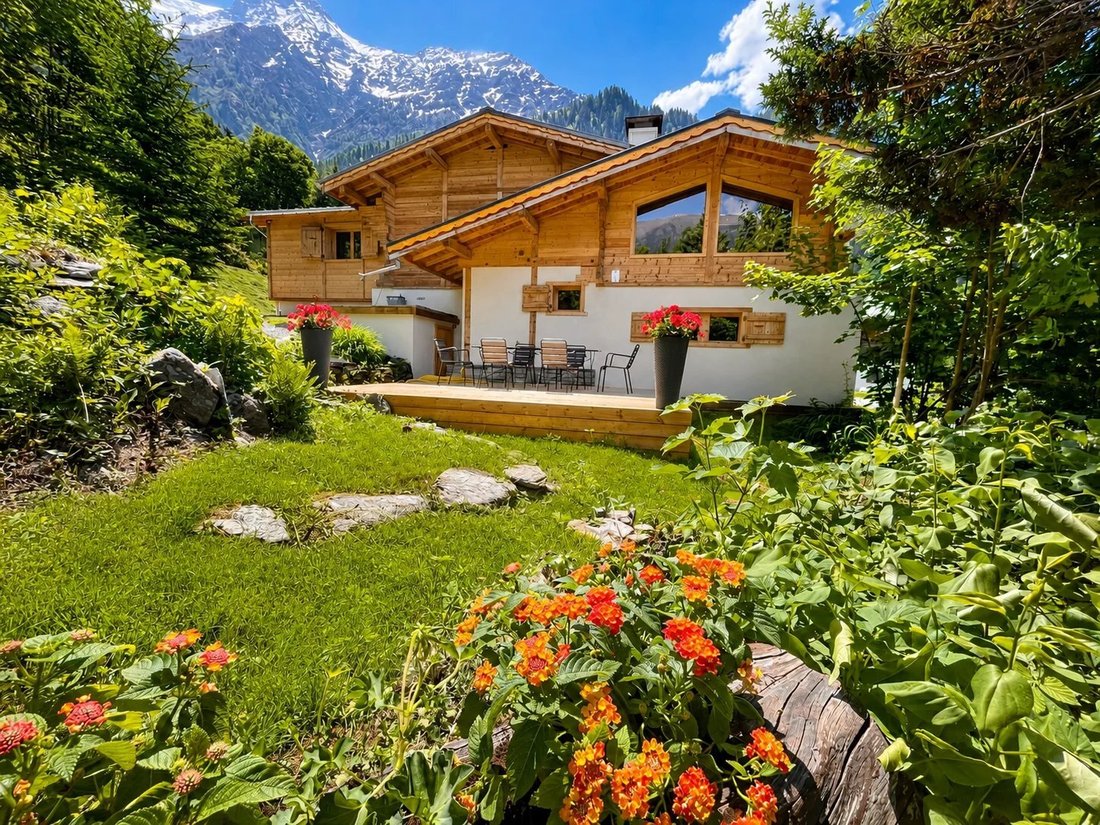 Chalet in Les Houches, Auvergne-Rhône-Alpes, France 1 - 18559852