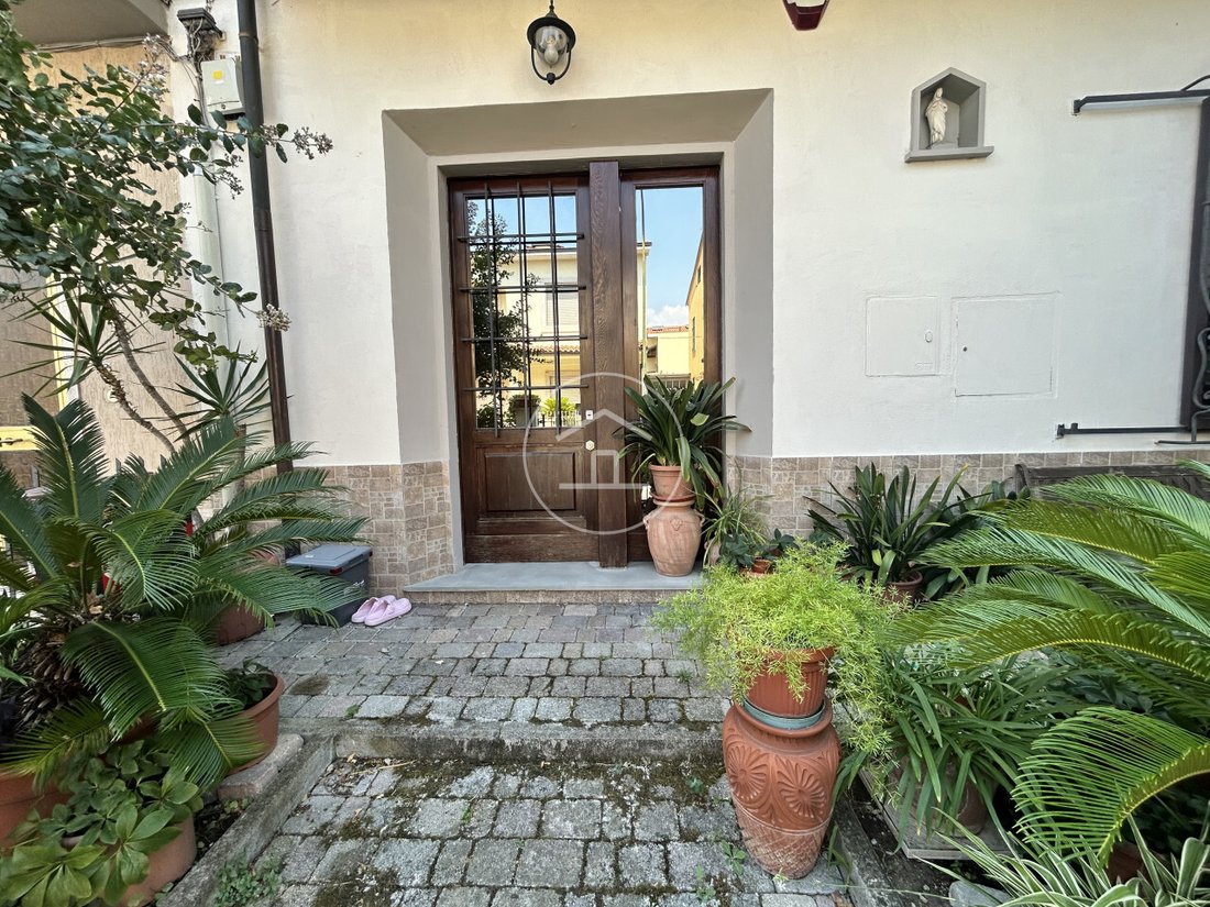 House in Capalle-La Villa-Esselunga, Campi Bisenzio, Tuscany 1 - 18563483