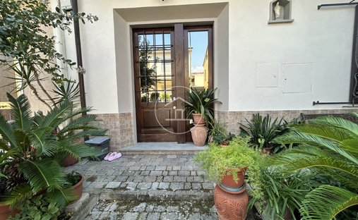 House in Capalle-La Villa-Esselunga, Campi Bisenzio, Tuscany 1