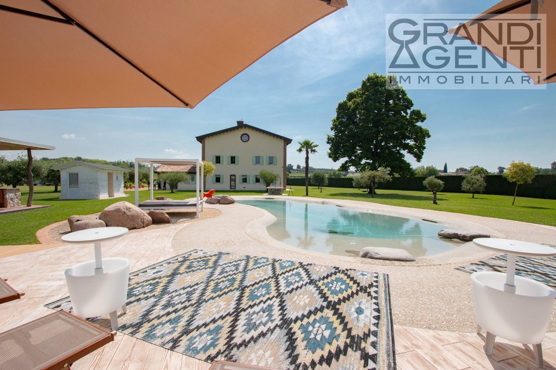 Villa in Lazise, Veneto, Italy 1 - 17412550