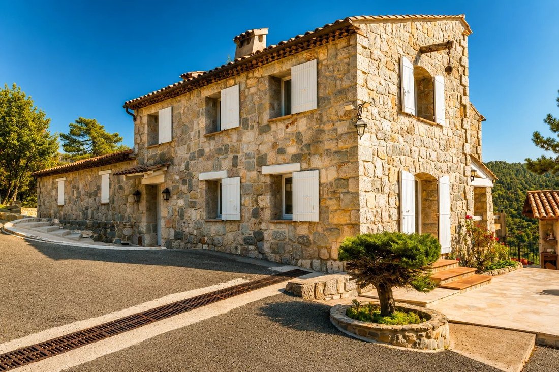 Estate in Lucéram, Provence-Alpes-Côte d'Azur, France 1 - 18558228