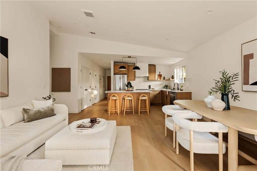 Los Angeles, California, United States 5 - 18562221