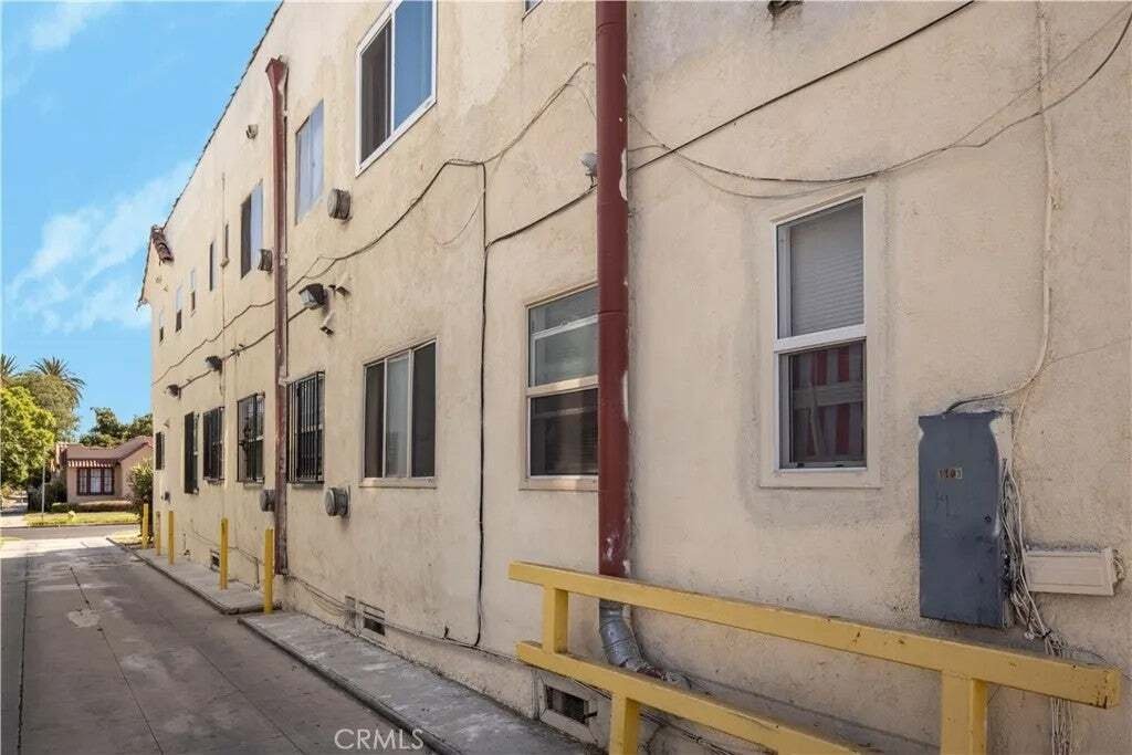 Los Angeles, California, United States 4 - 18562491