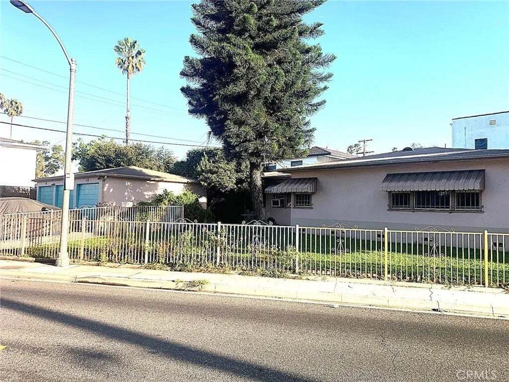 Alhambra, California, United States 4 - 18559066