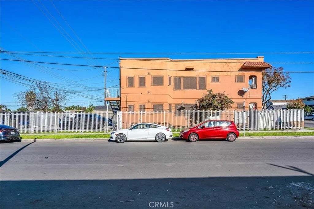 Los Angeles, California, United States 5 - 18562233