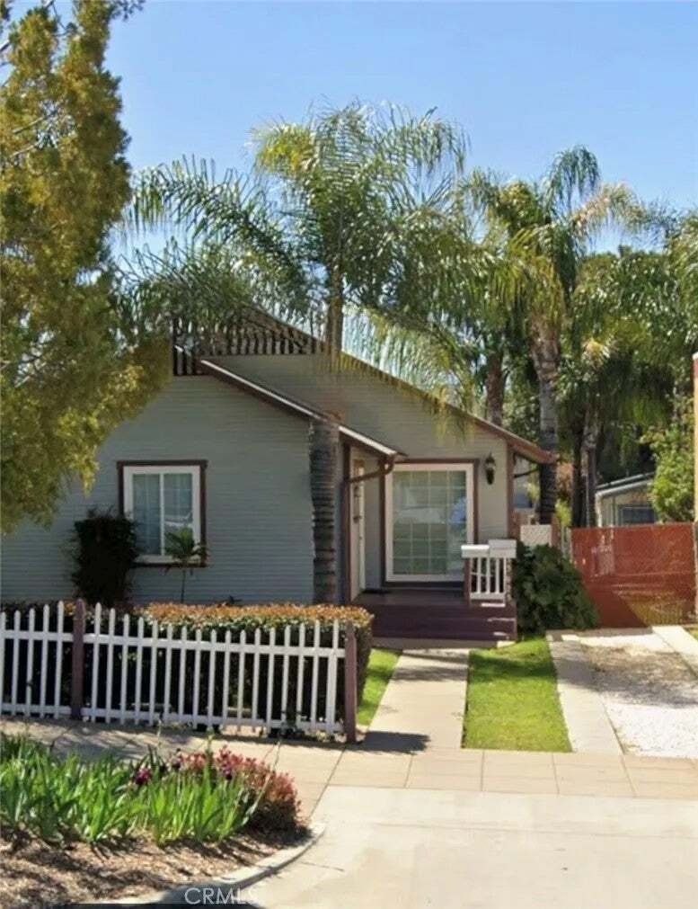 Yucaipa, California, United States 3 - 18562335