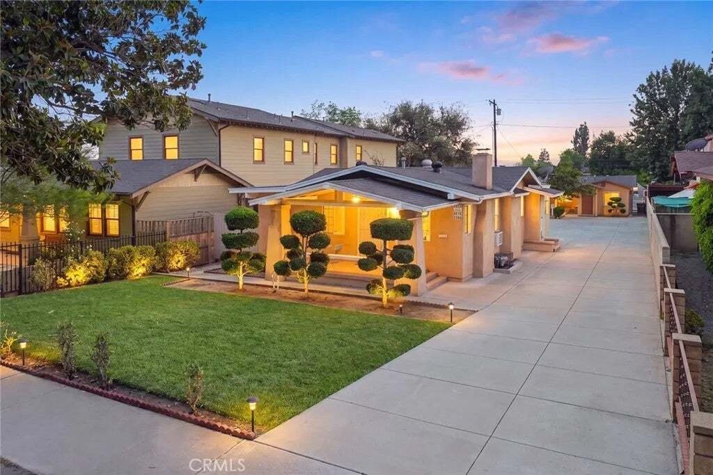 Altadena, California, United States 1 - 18562283