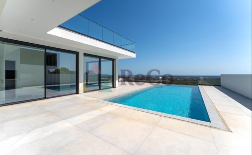 Villa in Santa Barbara de Nexe, Algarve, Portugal 1