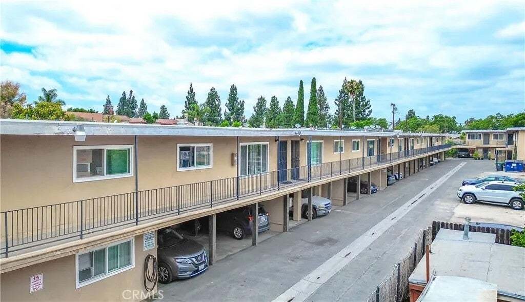 Santa Ana, California, United States 2 - 18559429