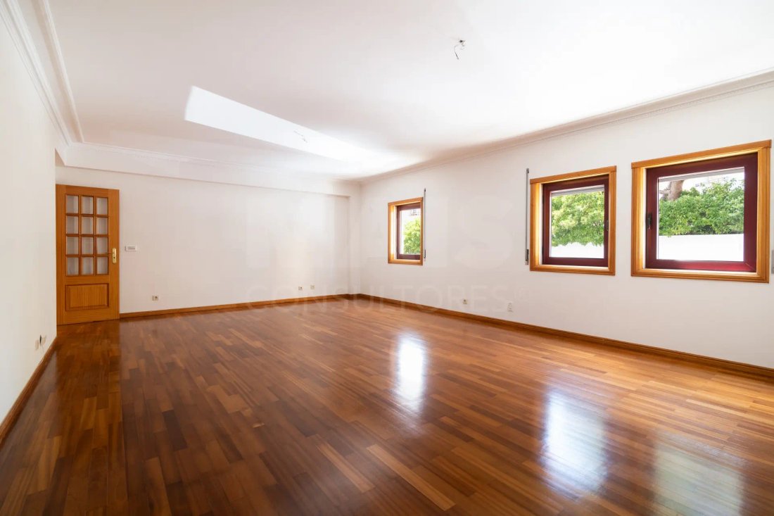 Apartment in Alges, Lisbon, Portugal 4 - 18558504