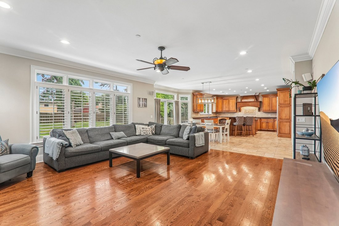 House in Mount Prospect, Illinois, United States 3 - 18558407
