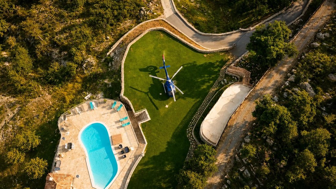 Estate in Lucéram, Provence-Alpes-Côte d'Azur, France 5 - 18558228