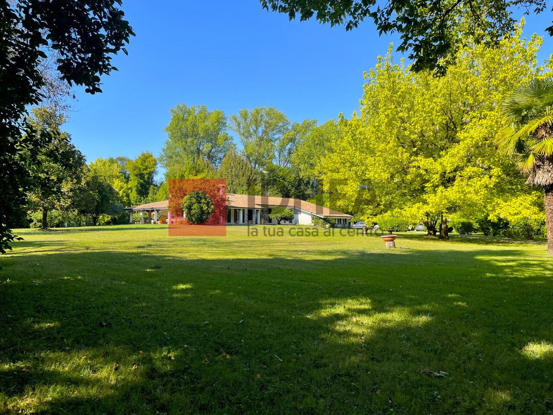 Villa in Carbonera, Veneto, Italy 2 - 18563478