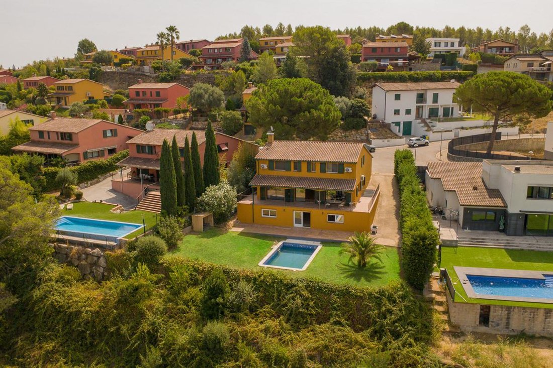 Villa in Sant Julia de Ramis (District), Sant Julia de Ramis, Spain 2 - 18558598