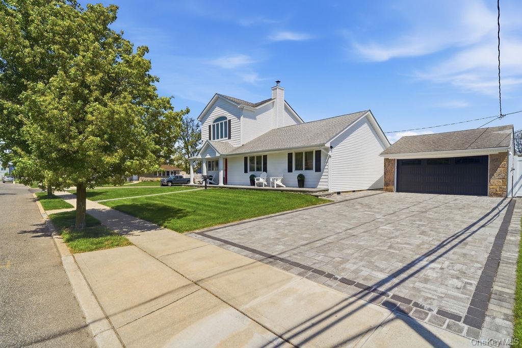 House in Bethpage, New York, United States 1 - 18564776