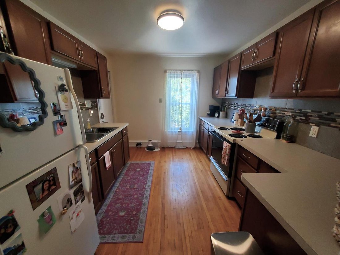 Waukesha, Wisconsin, United States 5 - 18558220