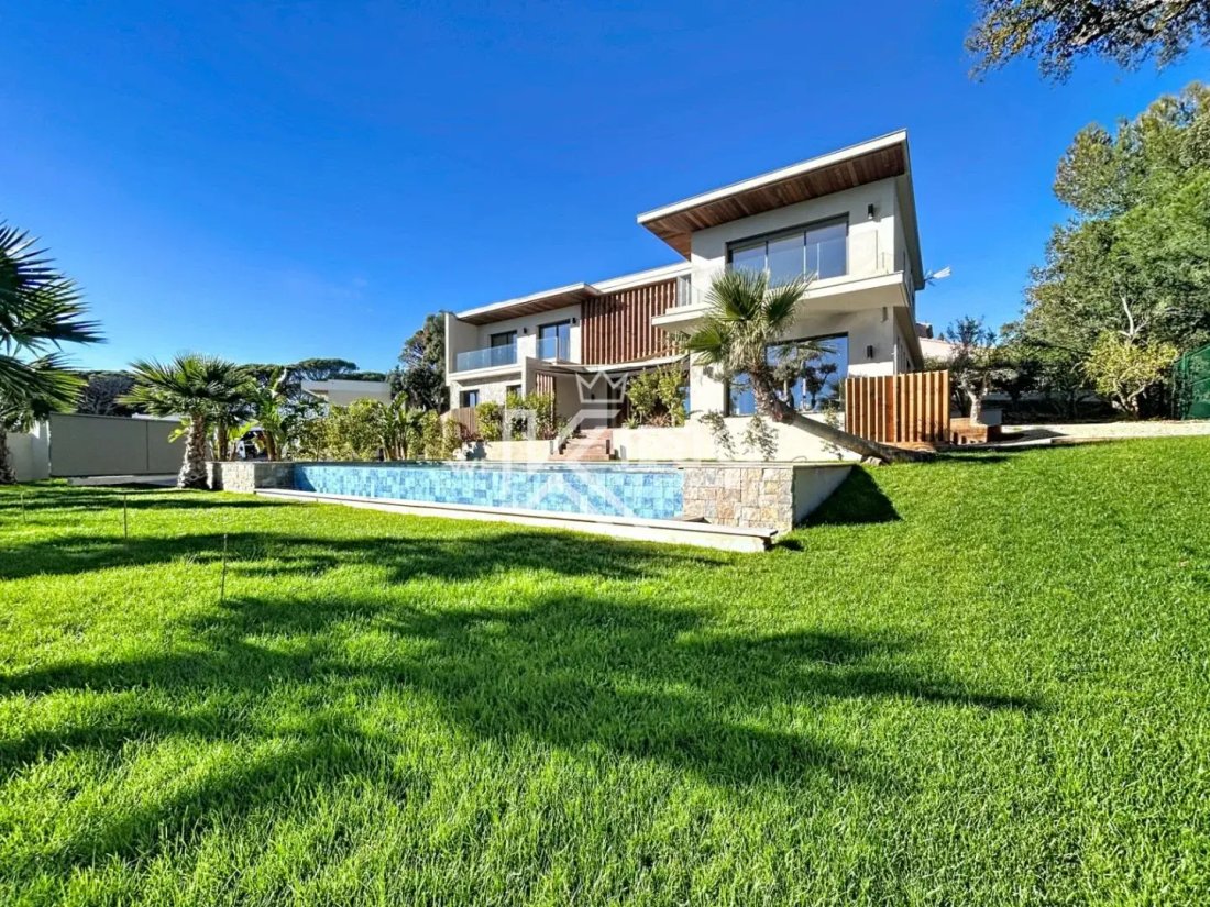 Villa in Le Dramont-Agay-Anthéor-Le Trayas, Saint-Raphaël, France 2 - 16707082