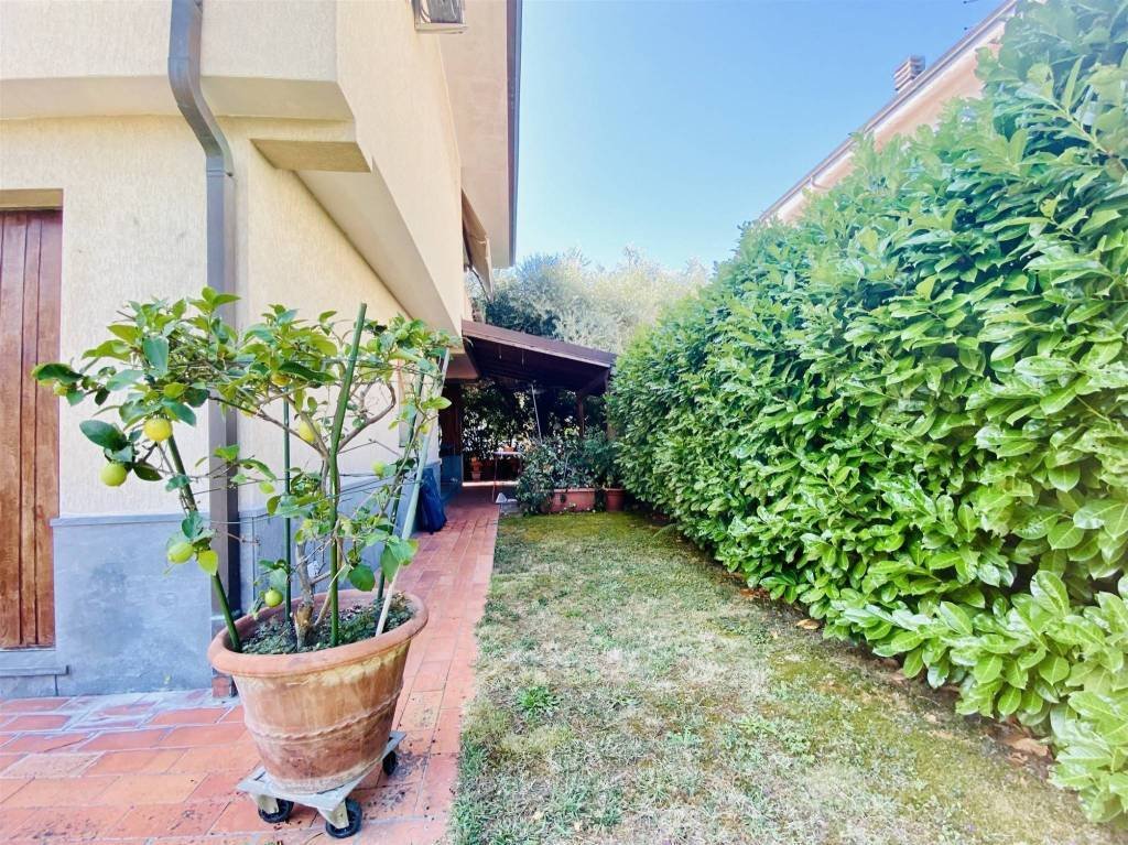 Villa in Historic Center, Lucca, Tuscany 4 - 18564947