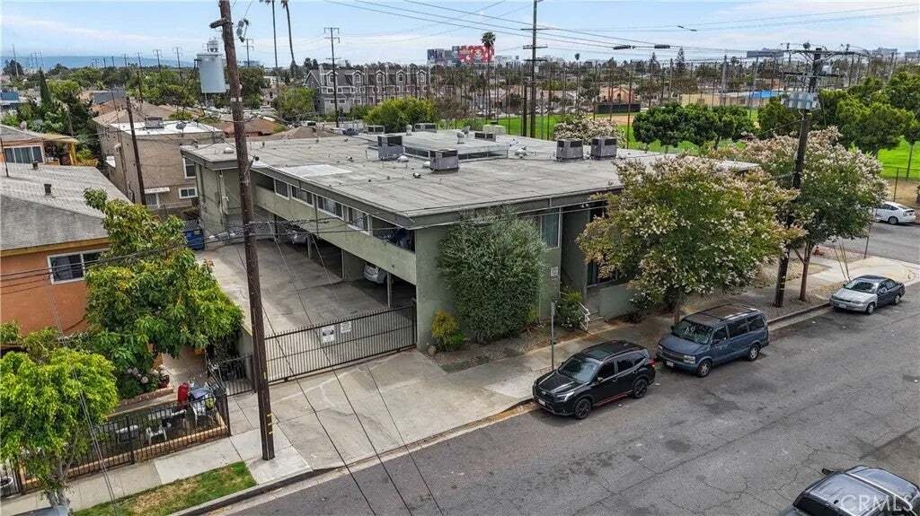 Inglewood, California, United States 5 - 18562381