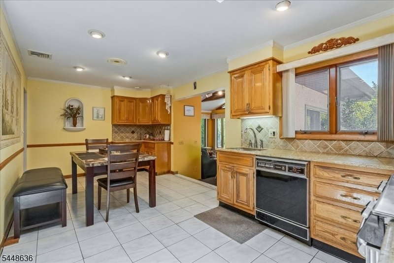 House in Wayne, New Jersey, United States 5 - 18558872