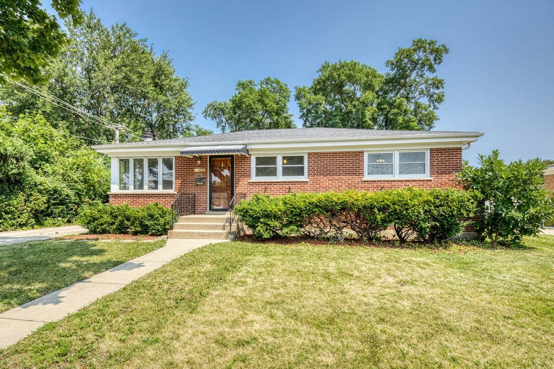 House in Morton Grove, Illinois, United States 1 - 18562616