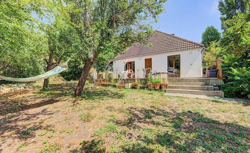 House in Bas, Maule, France 1