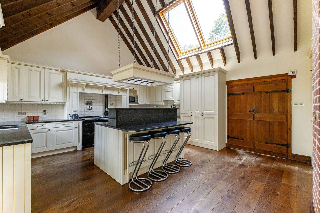House in Hammer, Beacon Hill, England 2 - 18564932