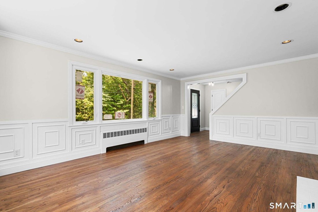 House in Shelton, Connecticut, United States 4 - 18560996