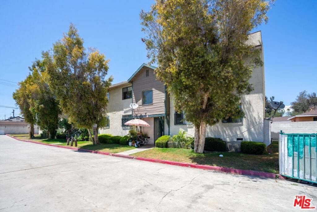 Lynwood, California, United States 3 - 18565262