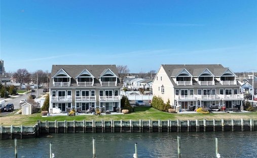 Condo in Island Park, New York, United States 1