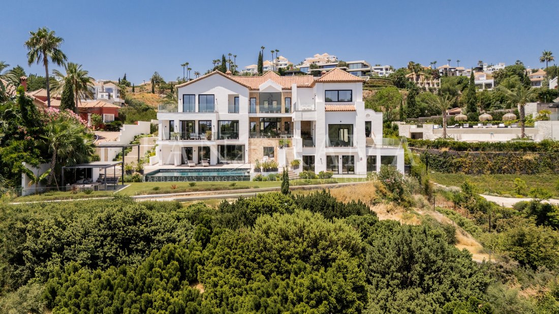 Villa in Cancelada, Estepona, Andalusia 1 - 18558701