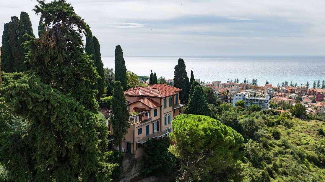 Villa in Bordighera, Liguria, Italy 1 - 18559630