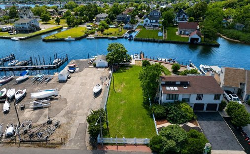Land in Amityville, New York, United States 1