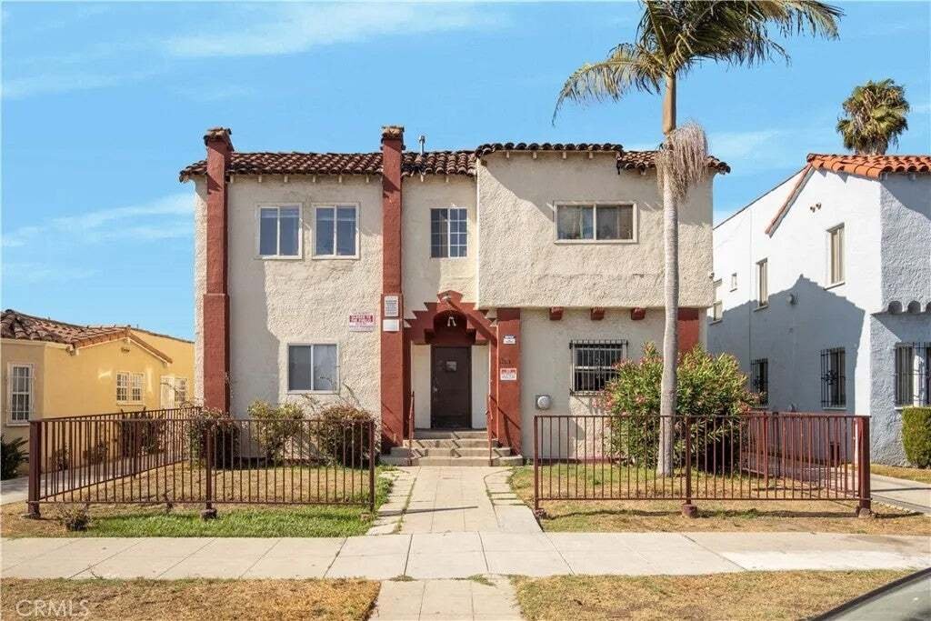 Los Angeles, California, United States 1 - 18562491